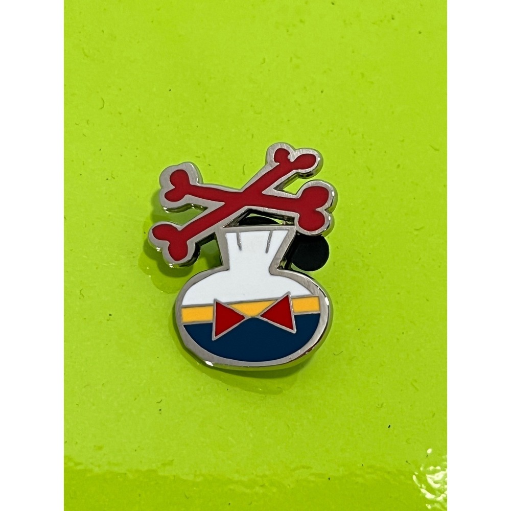 Disney Pin Trading‎ Donald Duck Potion Bottle Crossbones Enamel Pin 2014 EUC